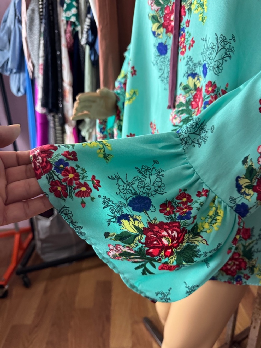 Rock & Roll Cowgirl Mint Floral Cold Shoulder Bell Sleeve Top size XL - Picture 5 of 6